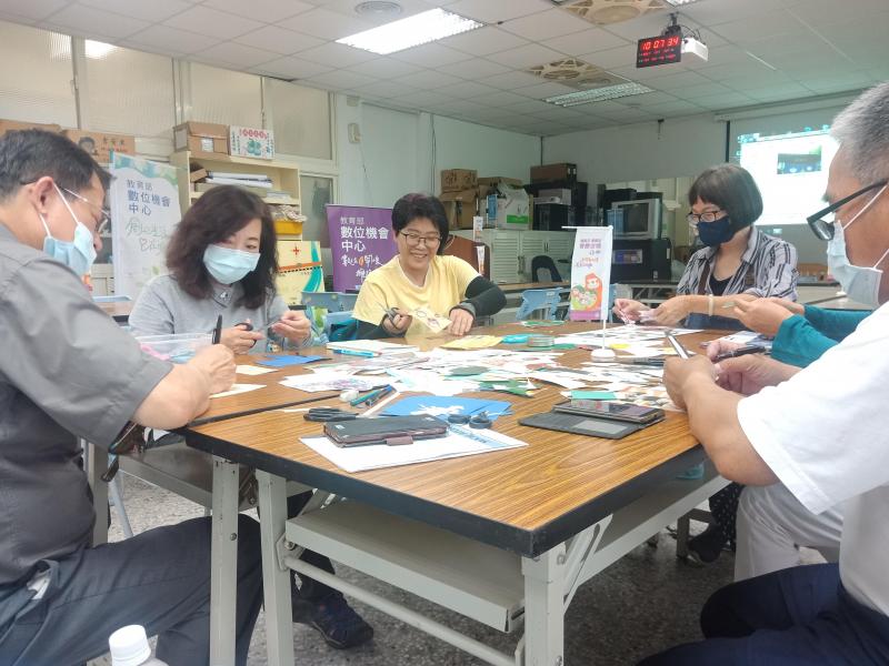 學員製作紙偶上鏡中