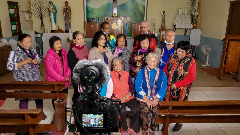 我們同時還做歌謠錄製，把長輩們一同唱的合聲，保存下來。