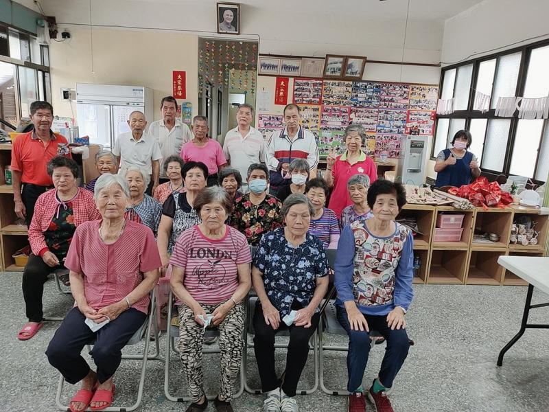 影音記錄好好玩-平板有FU攝影班學員合影。