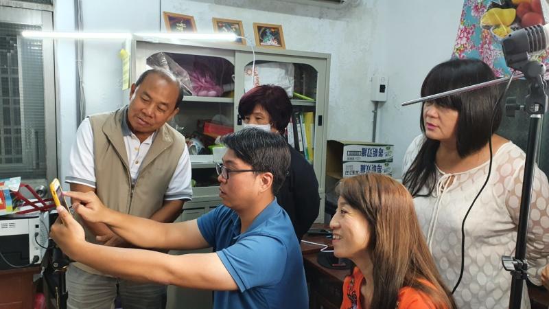 講師說明 製作個人數位大頭貼的方式