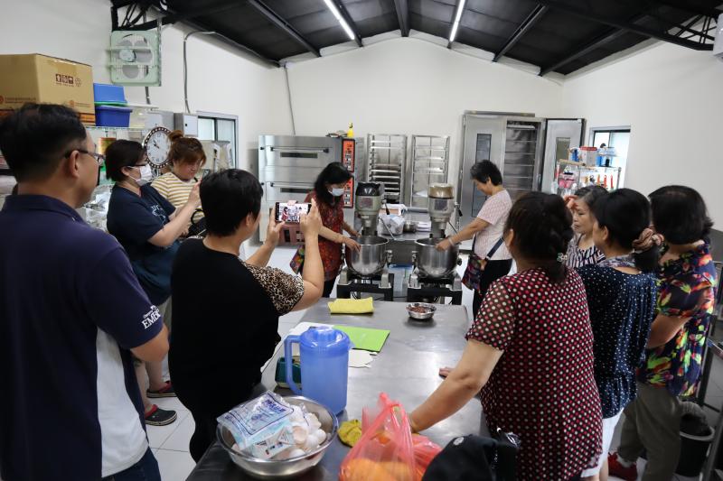 至廚藝教室實地拍攝實作