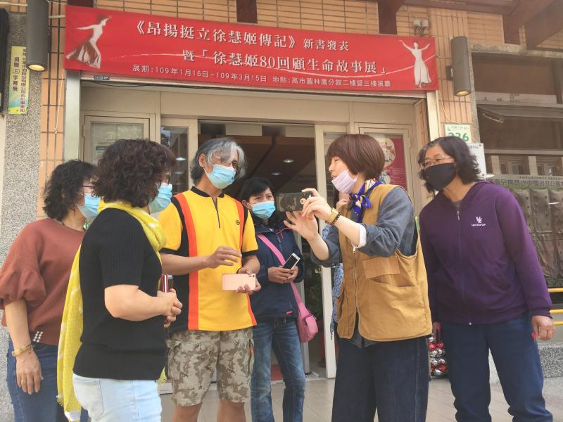 老師帶著學員到DOC鄰近地標練習攝影技巧