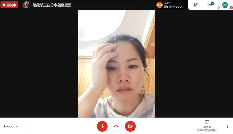 學員認真聽老師分享，並思考課程內容的行銷技巧