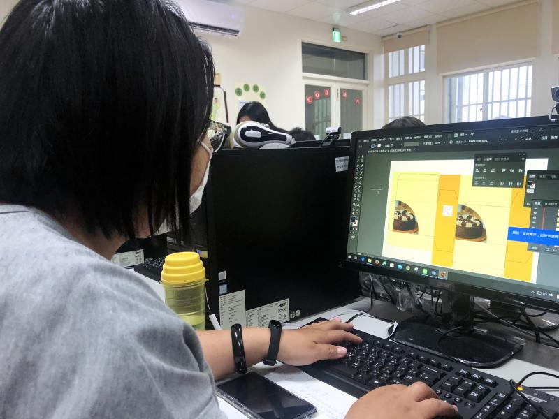 「派派來了」法式手作法劉老闆娘，設計自家的包裝盒。