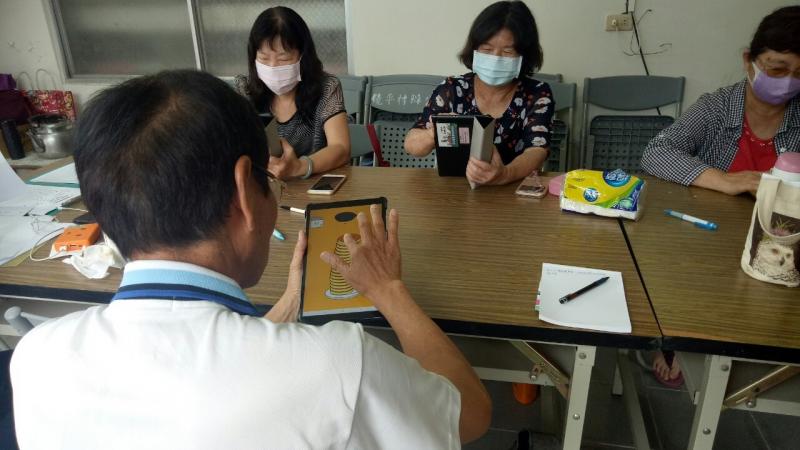 數位學習沒有想像的艱難.只要肯學.都不是難事.看大家玩得不亦樂乎