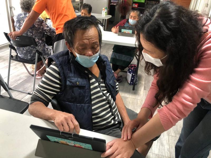 講師學員們互動熱絡，學員也很積極的在學習中