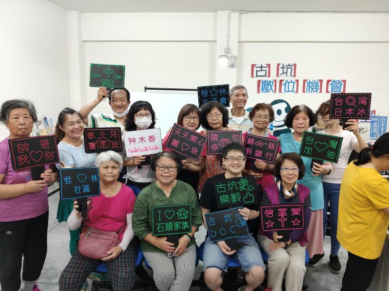 完成囉~一起大合照