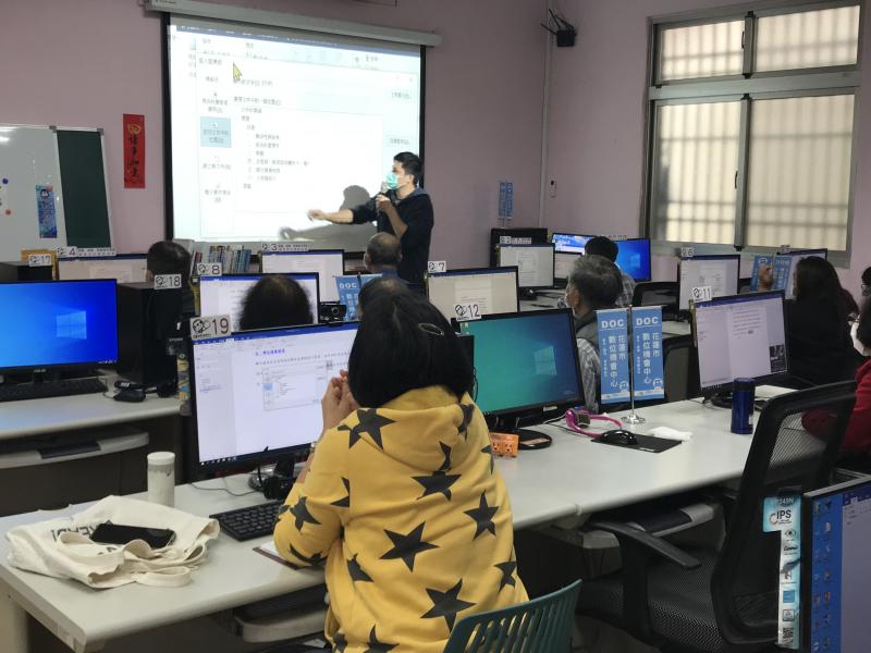 文章整理好之後，最重要的動作，存檔，檔案格式的選擇，及最後預計完成自己的電子書體驗