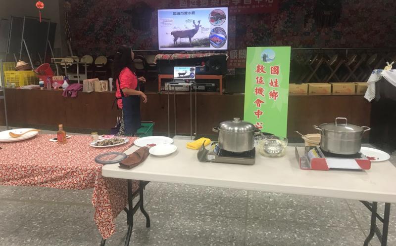 由我們鹿茸產業劉春花老師介紹上課情形