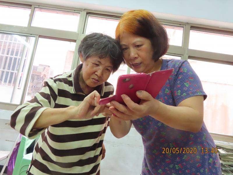 學習體檢寶APP的使用,原來功能多多.可測量使用者的血壓、心率、視力、聽力、血氧、情緒、肺活量、呼吸頻率、心理、色盲等身體資料，並提供有針對性的可交互的健康方案。