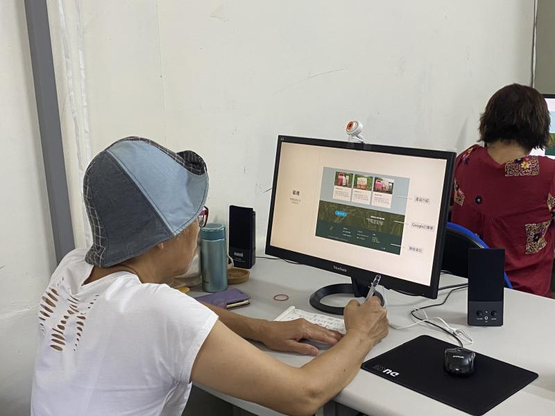 網頁區塊概念說明，每個區塊應該置入什麼內容，講師說明學員筆記抄錄。