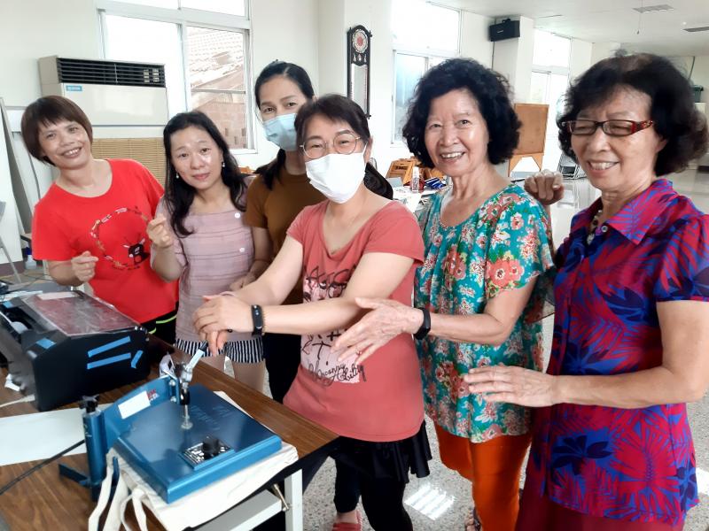 設定好溫度、時間，一切都就緒，開始手提袋轉印