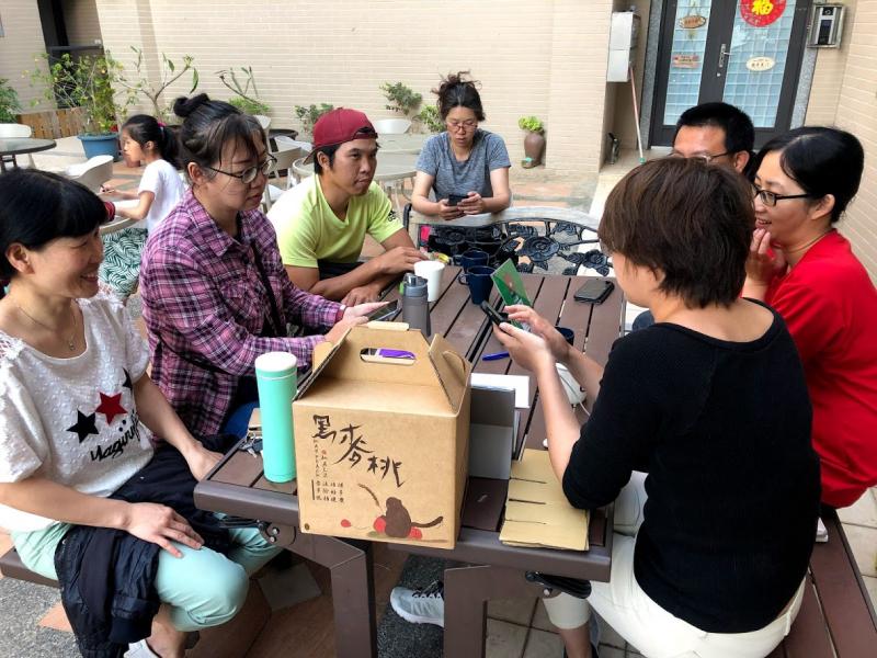 繪製簡易圖像表達品牌包裝意象