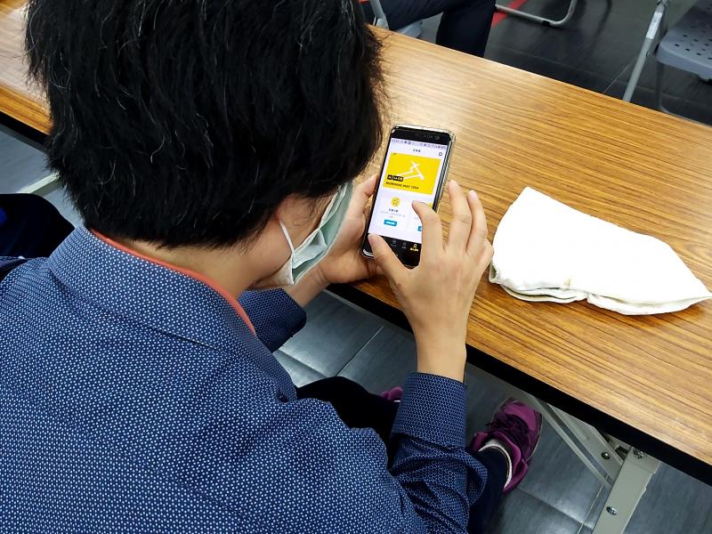 學員學習使用 Relive APP。