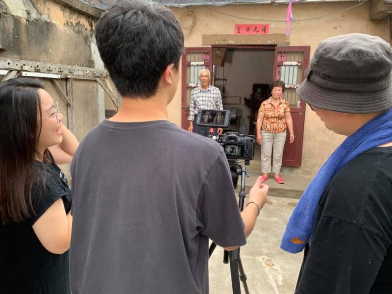 透過老師的細心指教，學員們分工合作的一起完成一支影片