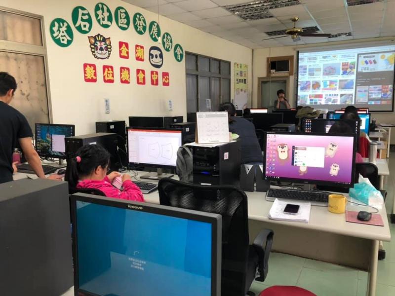 布口罩主要的功能是將醫療口罩和口鼻中間隔一層布  方便當需要連續用同一個口罩兩天時，可以更衛生