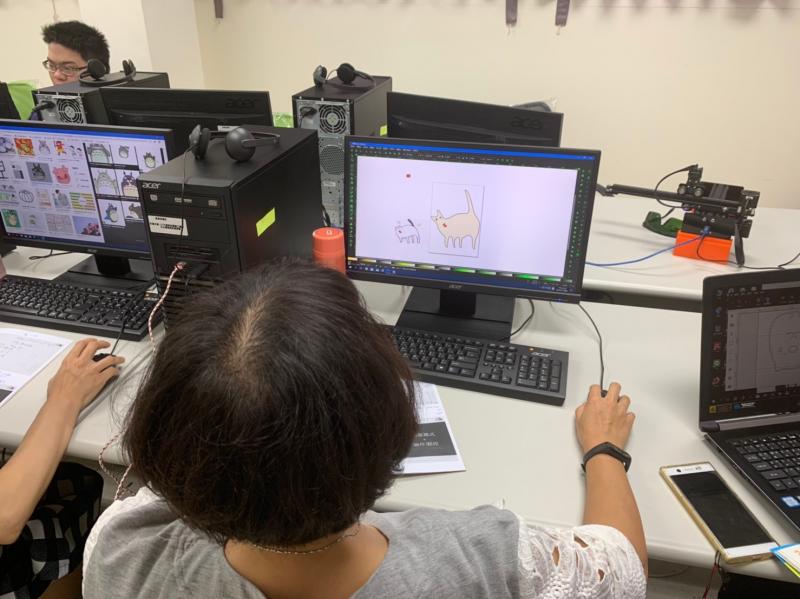 在地資訊應用師資培訓-雷射雕刻應用_學員繪出一隻貓咪