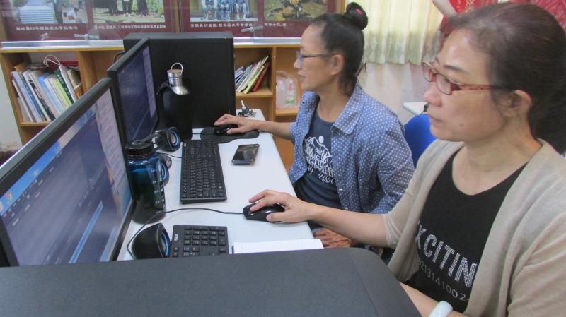 學員利用威力導演，替自己的影片上字幕。