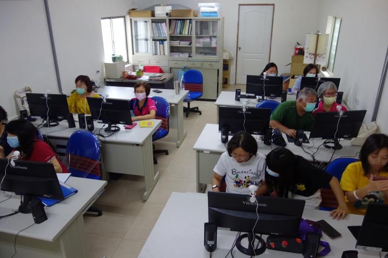 九如DOC學員認真練習Excel工作表格練習情形