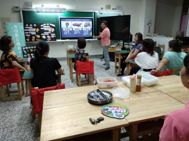 講師上課應用數位電視講解