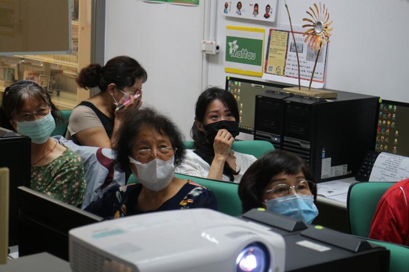 回到教室仍專注學習