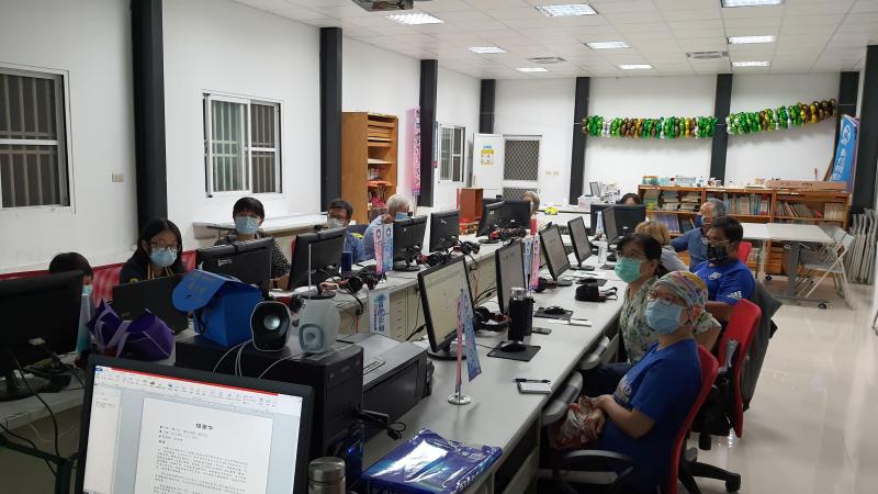 數位生活，喜歡就剪下來，貼在文件上，擴展生活知識的廣度。