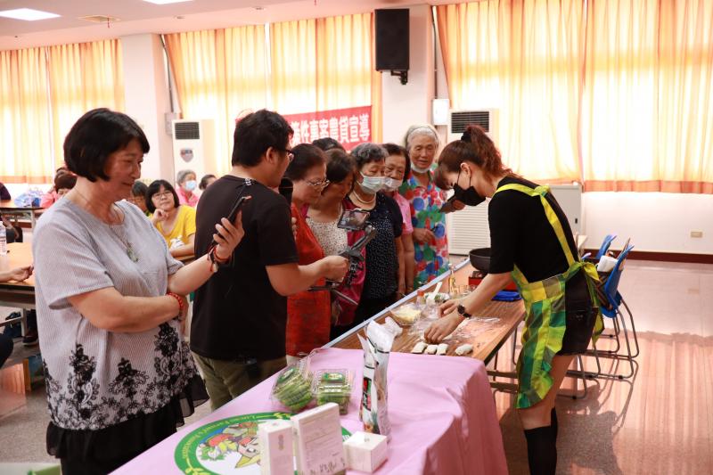 學員參與直播影音的錄製現場