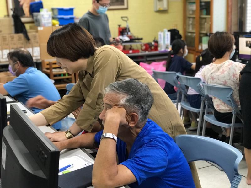 講師指導學員一頁網製作操作