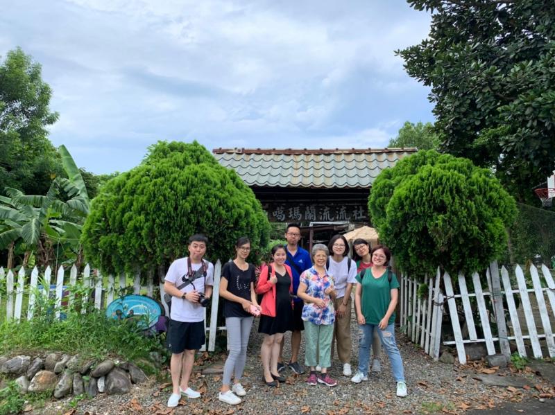 採訪葛瑪蘭流流社遺址，學員與講師合影