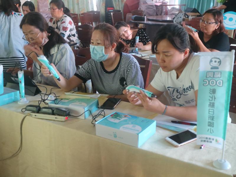 第一次接觸到3D列印筆,每個學員都很好奇,從未有過的體驗喔!!