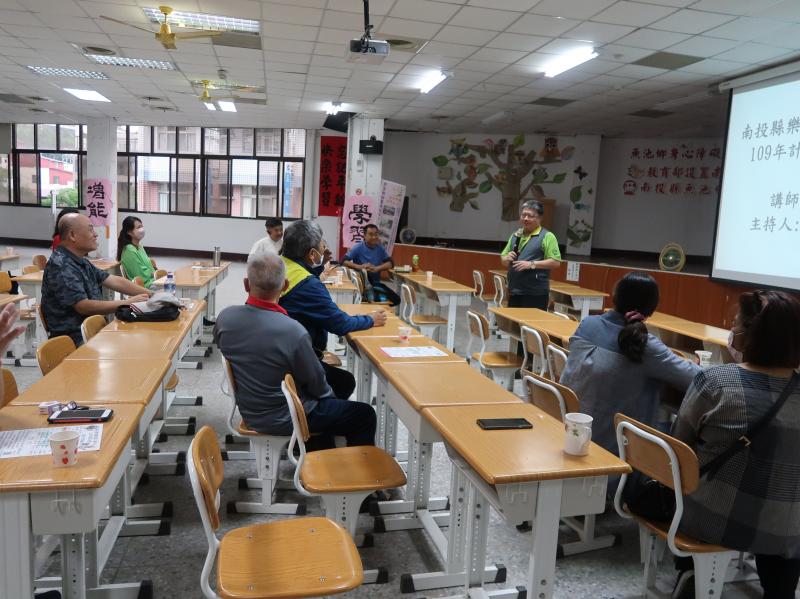 連主任介紹講師