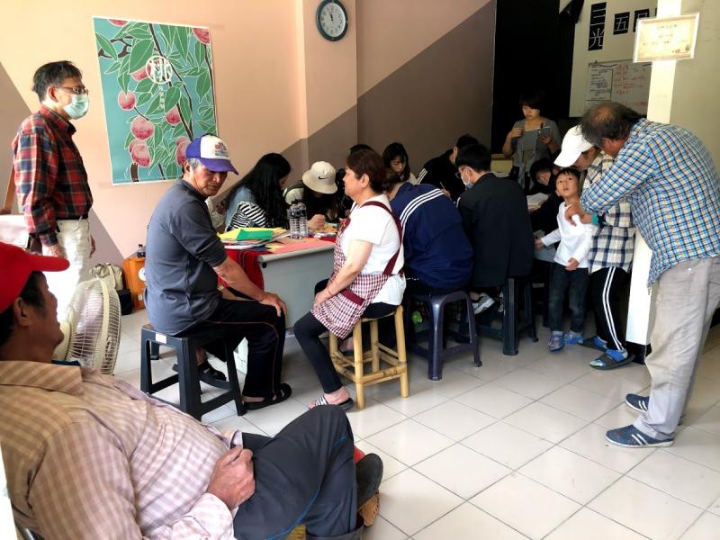 一整天的討論跟繪製，除了更了解水蜜桃的生長以外，對於繪製手法也更加的認識