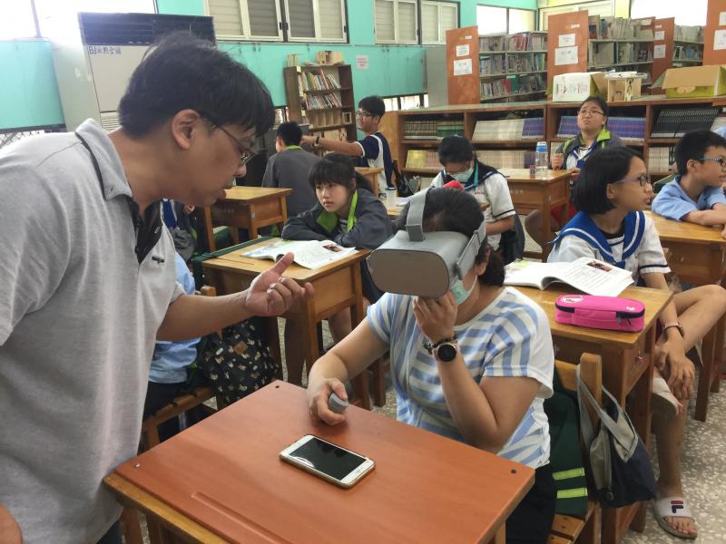 VR課程輪流體驗