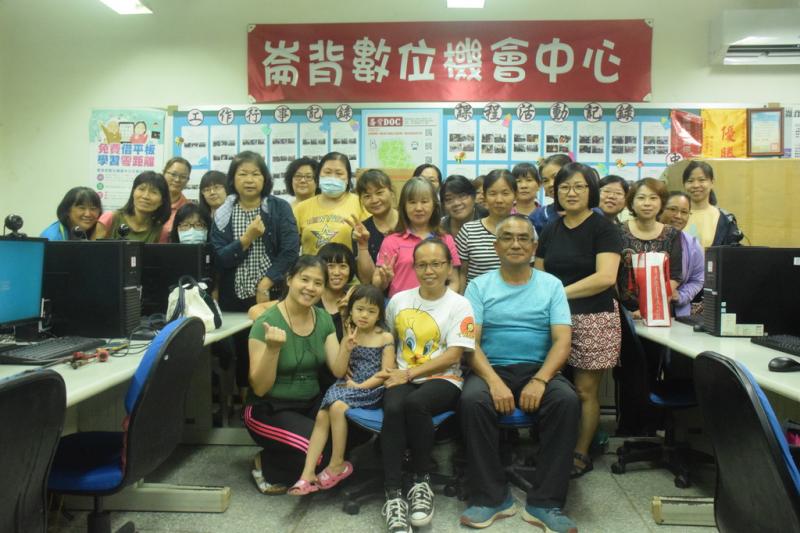 生活樂活DIY鋁線編織 班學員合影。