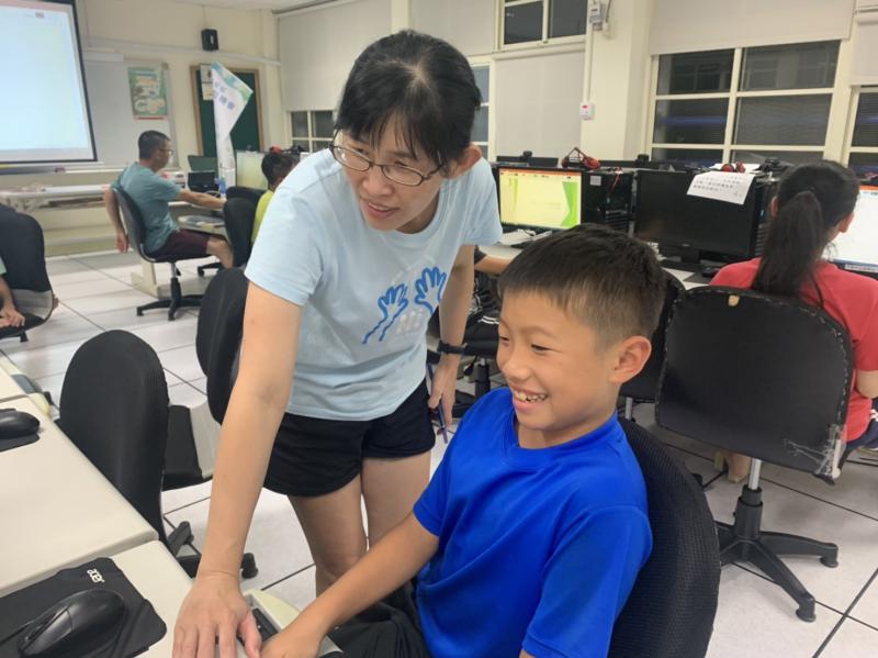 今天是親子班有幾位爸爸帶這孩子們來一起來學習