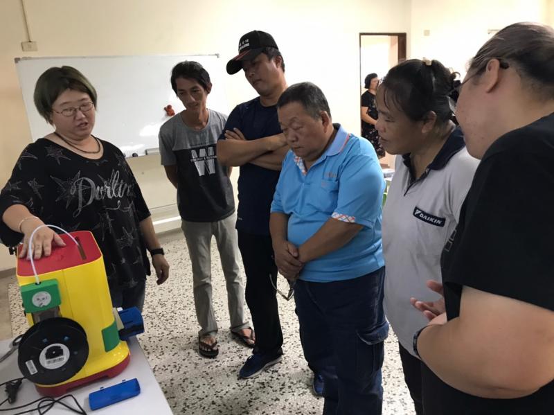 老師講解3D列印的原理,列印功能解說