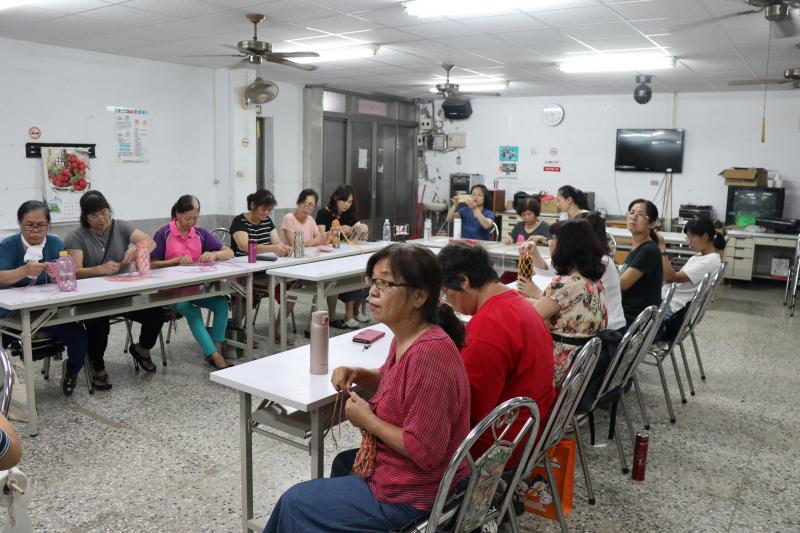 學員聚精會神地聆聽