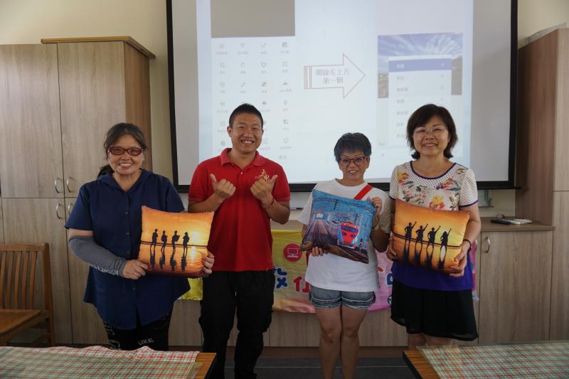 老師提供抱枕禮物