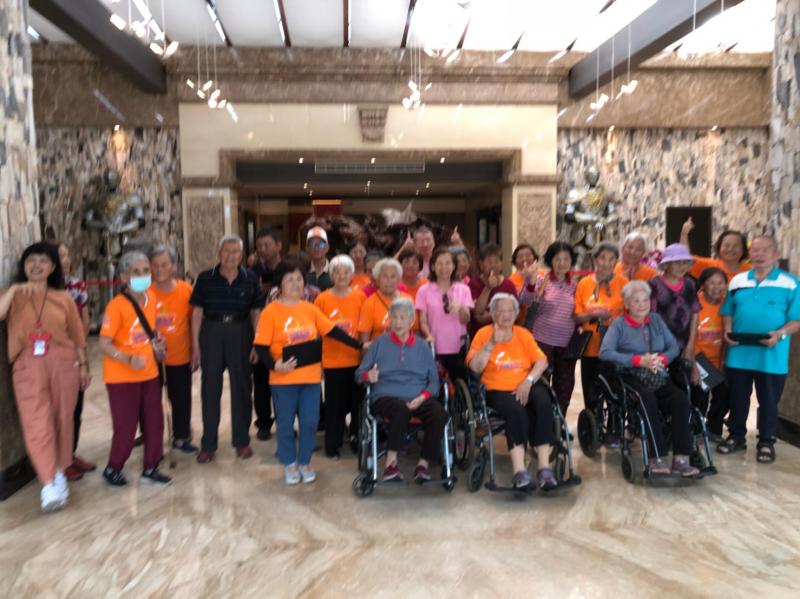 要結束今天的遊程來個大合照比個讚!