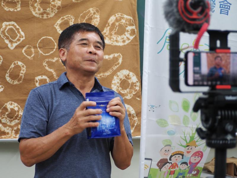 學員介紹如何挑選咖啡豆,又如何保存