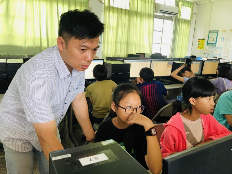 講師指導學員操作