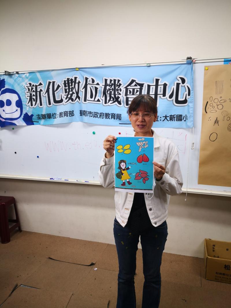 學員為自已開設的小豬農場設計一張DM