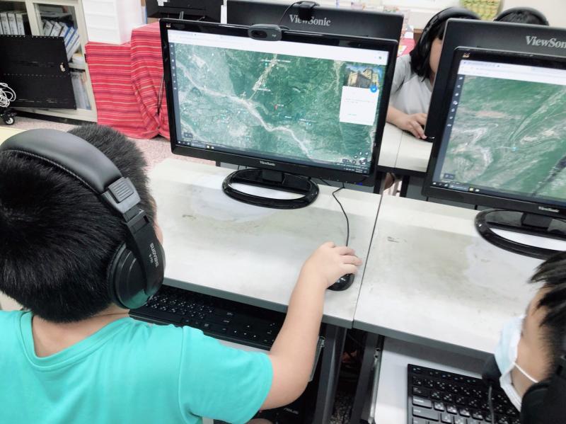 學員操作Google地球