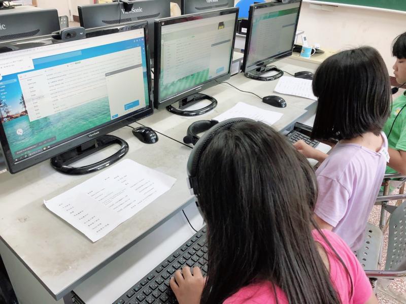 學員們操作google mail