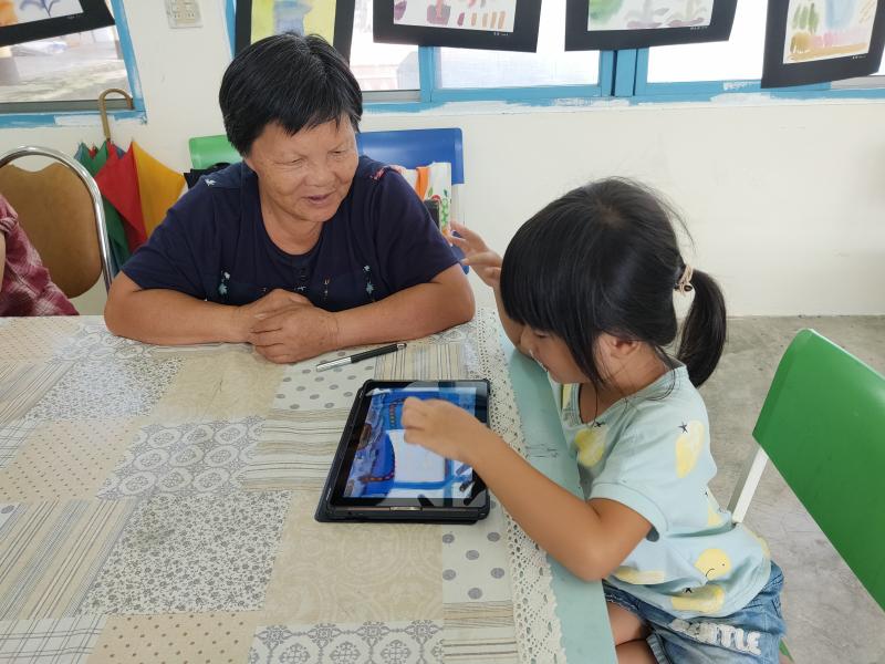 祖孫與平板的約會