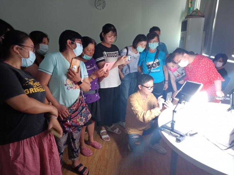 講師示範拍攝技巧