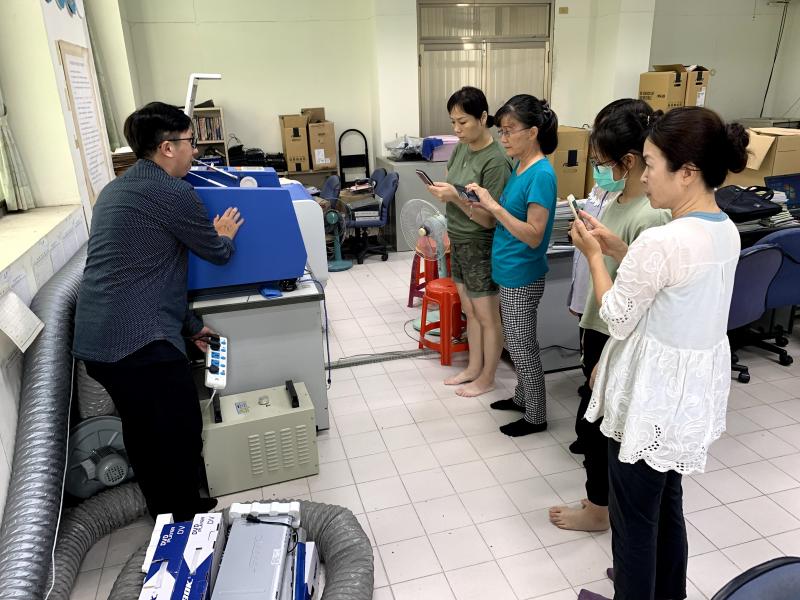 學員分組每個時段將由1組人員使用雷雕機