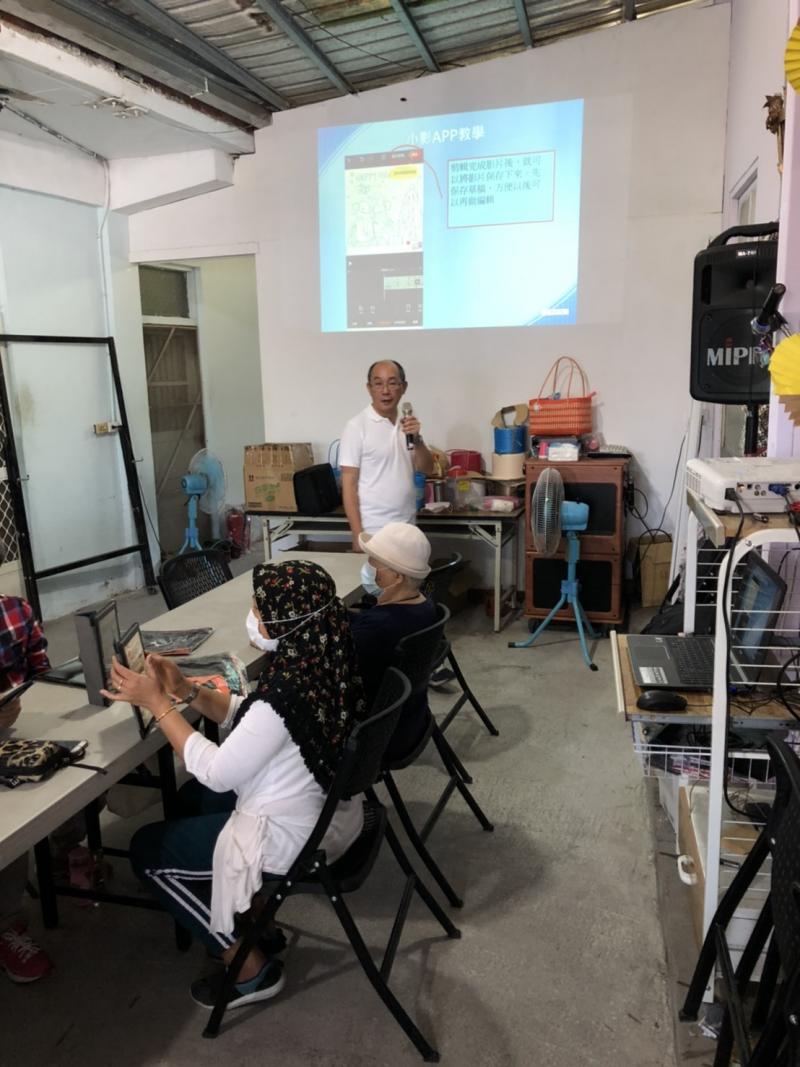 長者上課情形，努力學習！