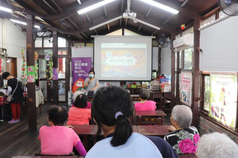 講師介紹如何成為輕鬆的小畫家