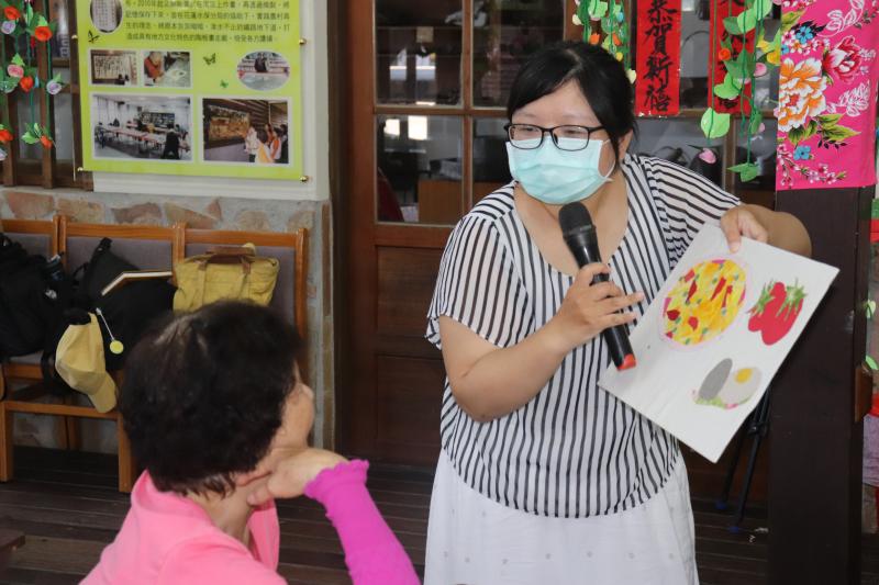 講師說明如何展現圖面上的陰影、及立體面。